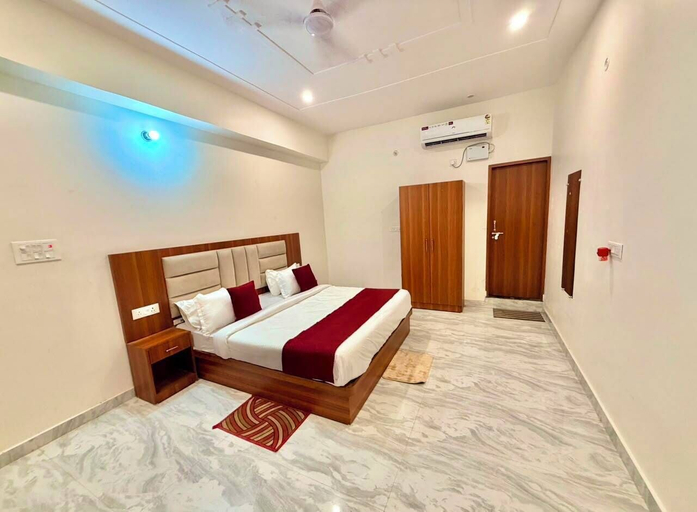 Room 5, Hotel Platinum Crown, Faizabad