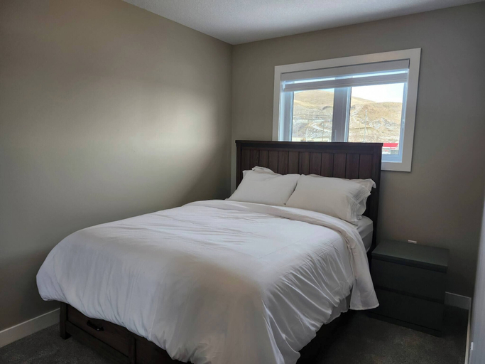 Primary image, Amazing Medium & Long Term Rentals in Drumheller, Division No. 5