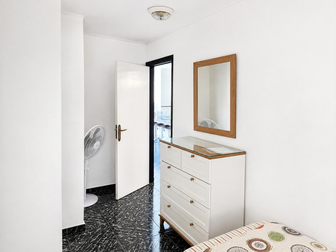 Room 4, Arona 2-bed Apt, Sleeps 5 With Pool & Parking, Santa Cruz de Tenerife