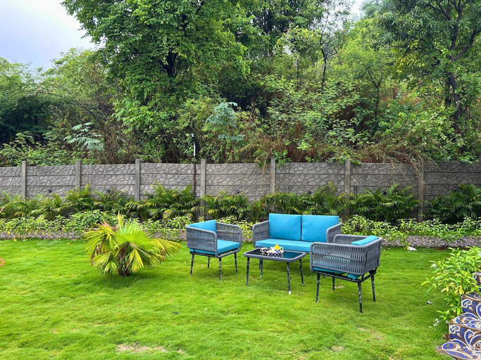 Property grounds, Coastal Lake, Pune
