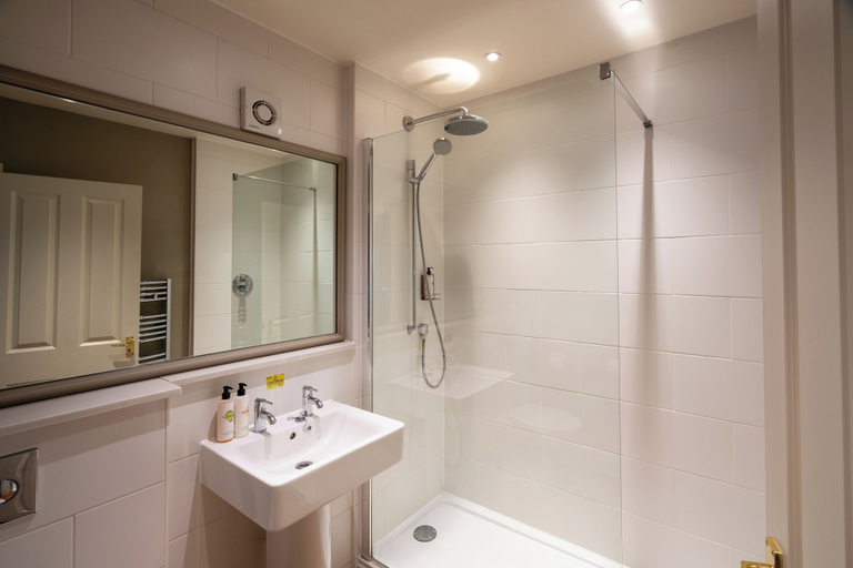 Bathroom 3, Crown Inn, South Gloucestershire