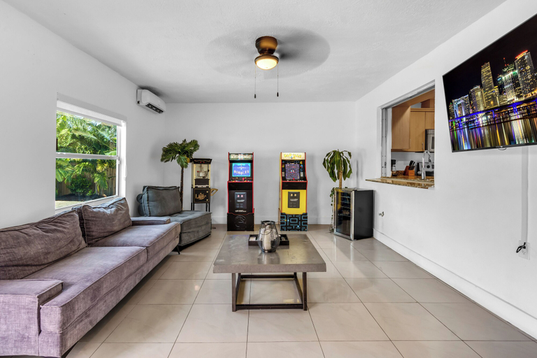 Living room 3, Paradise Sunset Waterfront Home, Miami-Dade