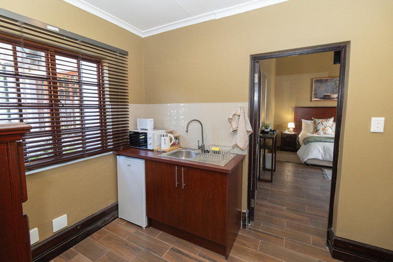 Kitchen 2, Milner Manor Guesthouse, Mangaung