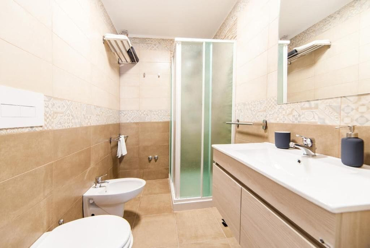 Bathroom 4, Demi Rooms, Napoli