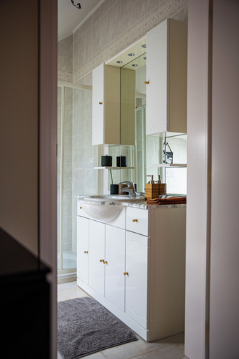 Bathroom 4, Villa bianca, Liège