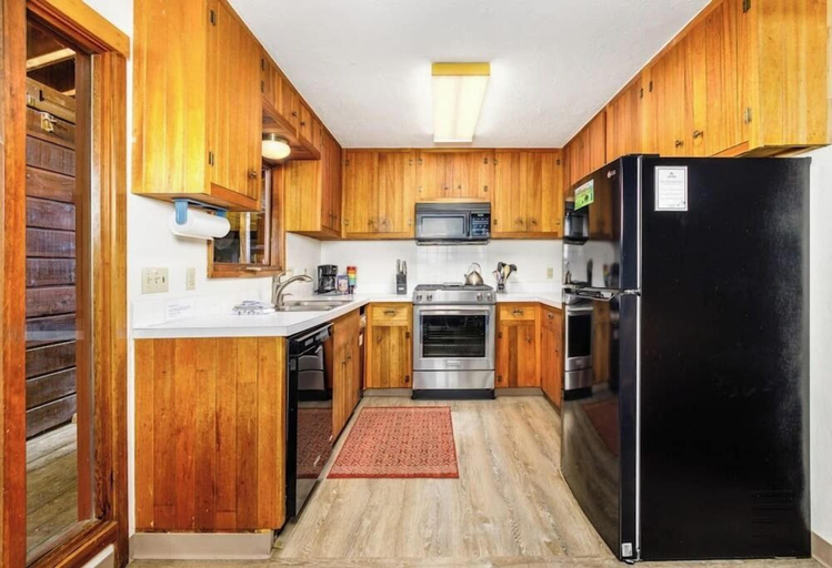 Interior 3, Lodge-style Chalet w/ Hot Tub Near Alyeska, Anchorage