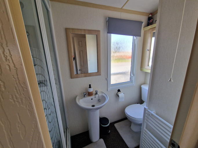 Bathroom 5, Caravan Sleeps 6 With Parking, Norfolk