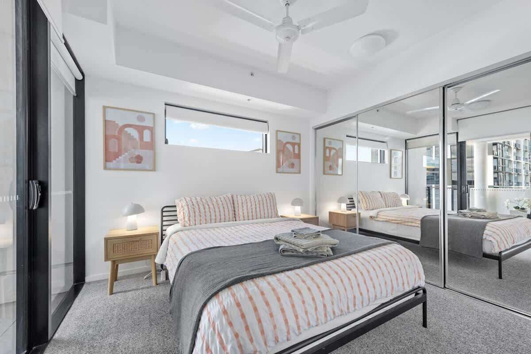 Interior 4, South Bank Sensational! ~ 2bed/2bath/1car/pool!, Brisbane