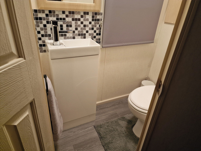 Bathroom 4, Caravan Sleeps 6 With Parking, Norfolk