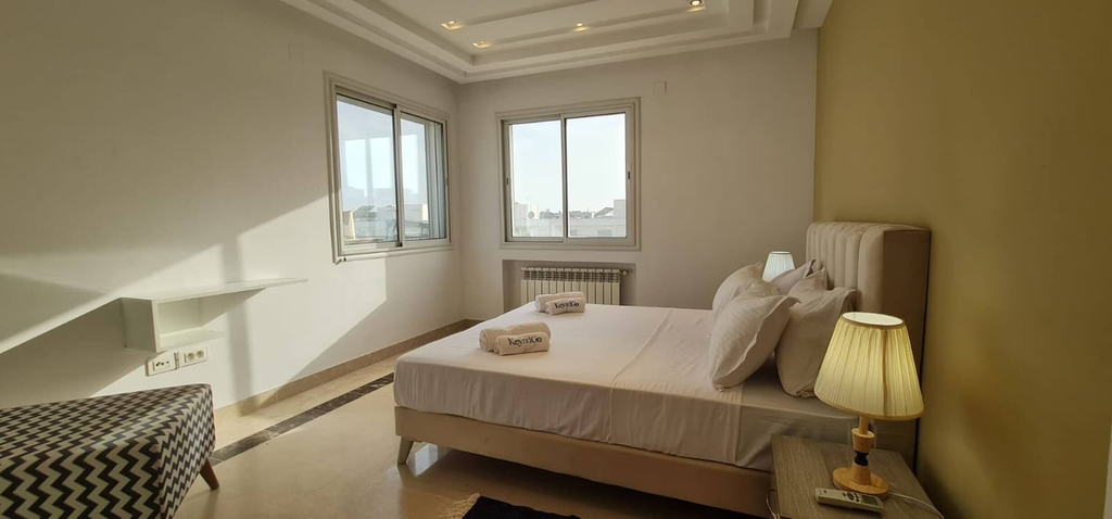 Room 5, Luxurious 3-bedroom Apartment in Heart of Tunis, Bouhaira