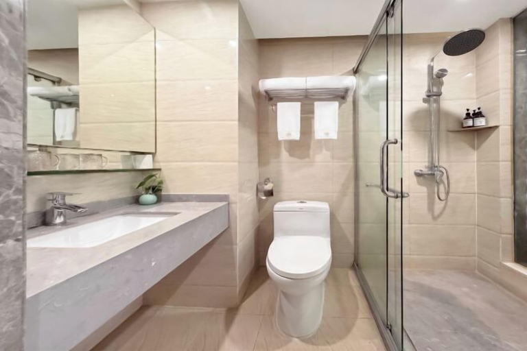 Bathroom 4, Gold and Silver Business Hotel Huaiji, Zhaoqing