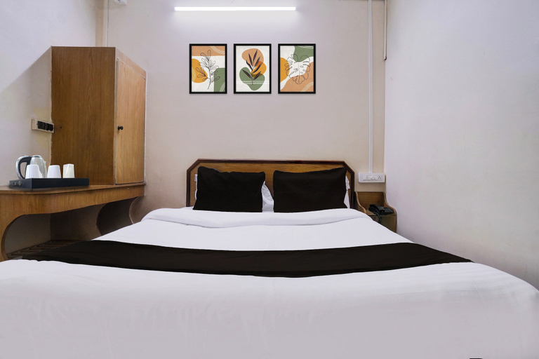 Room 4, Super Collection O Hubli City Center, Dharwad