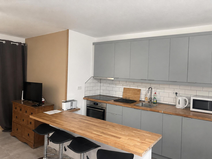Private kitchen 3, Arona 2-bed Apt, Sleeps 5 With Pool & Parking, Santa Cruz de Tenerife