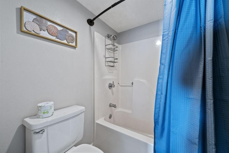 Bathroom 2, Phoenix 5 910, Baldwin