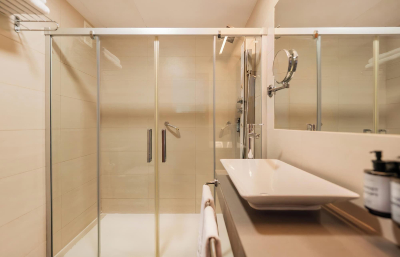 Bathroom 5, Palladium Hotel Cala Llonga - Adults Only, Baleares