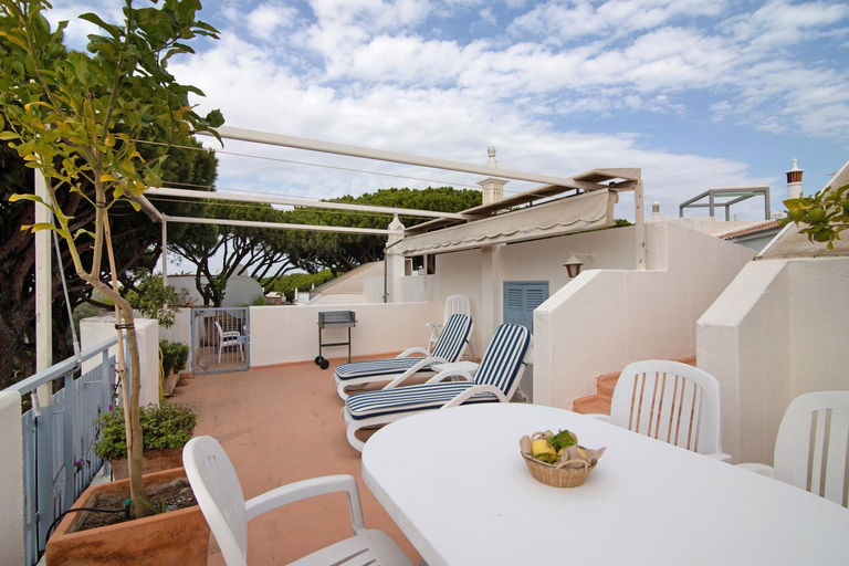 Others 4, Villa Apfel, Loulé