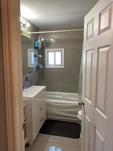Bathroom 5, Comfortable 2-bedroom Apartment in Laval, 2 Parking Spaces, Optional Car Ren, Laval