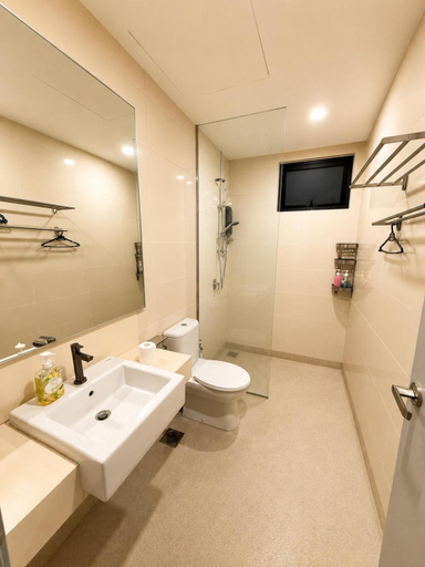 Bathroom 4, Midvalley Greyline Residence Mosaic Southkey,2BR,4-8Pax, Johor Bahru