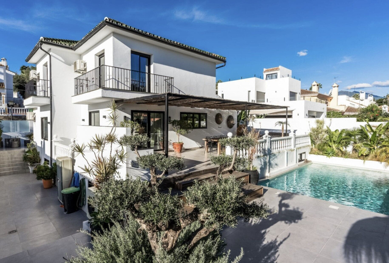 Pool, Stylish Villa, in a Nice Location, Málaga