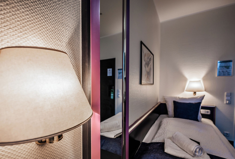 Bedroom 3, Hotel Mirage Düsseldorf-Neuss, Rhein-Kreis Neuss