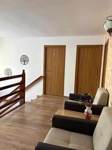 Others 5, Casa Diana, Curtea De Arges