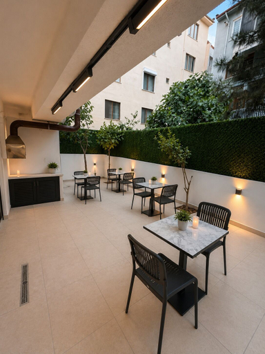 Outdoor dining 4, Silvercity Hotel&Suites, Merkez