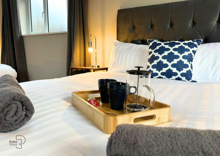 Bedroom 2, Hanley, Stoke - Modern Spacious Apartments by PolkaStays, Stoke-on-Trent