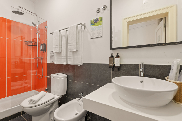 Bathroom 2, Casa Do Bairro By Shiadu, Lisbon