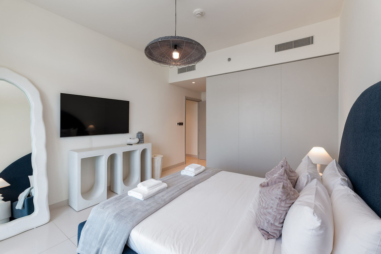 Room 2, Stylish Emaar Beachfront 2BR w Beach Access, Dubai