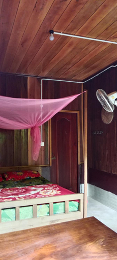 Bedroom 2, Bee Bee's Chalets, Ban Lung