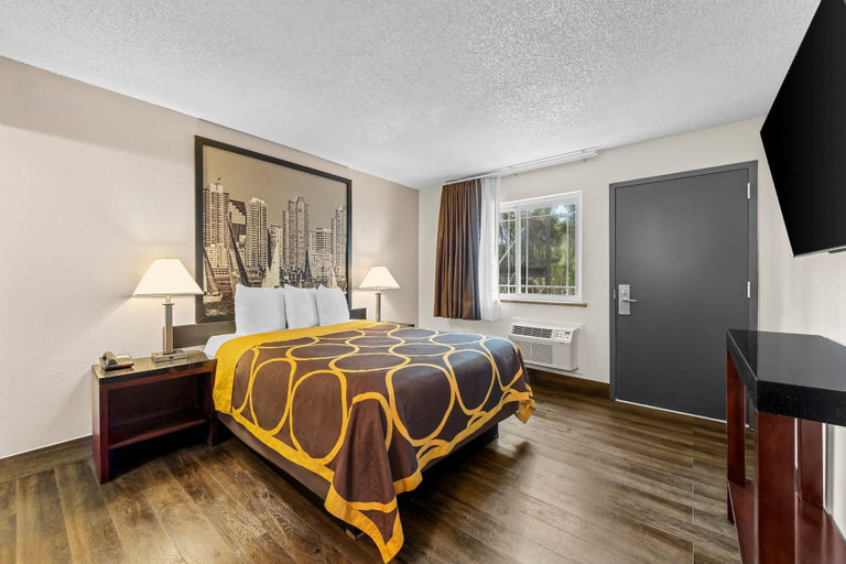 Bedroom 3, Super 8 by Wyndham San Diego Hotel Circle, San Diego
