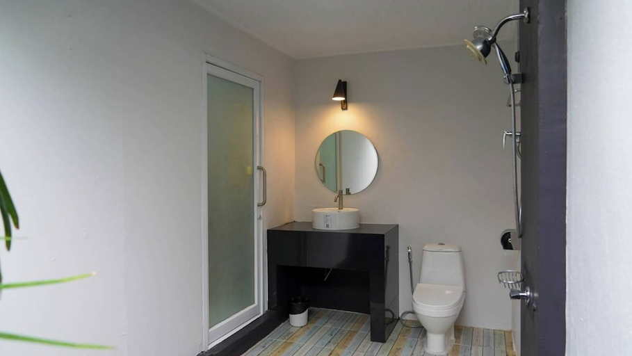 Bathroom 3, Baan Kula Roi Et, Muang Roi Et