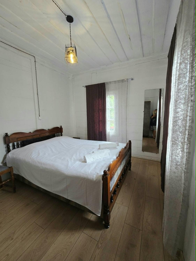 Bedroom 4, odahouse. fireplace and spring water., Batumi