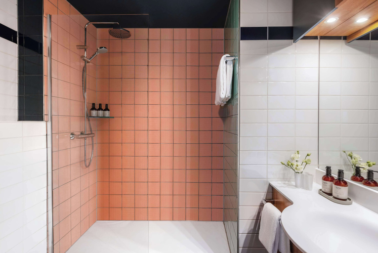 Bathroom 5, Avani Museum Quarter Amsterdam Hotel, Amsterdam
