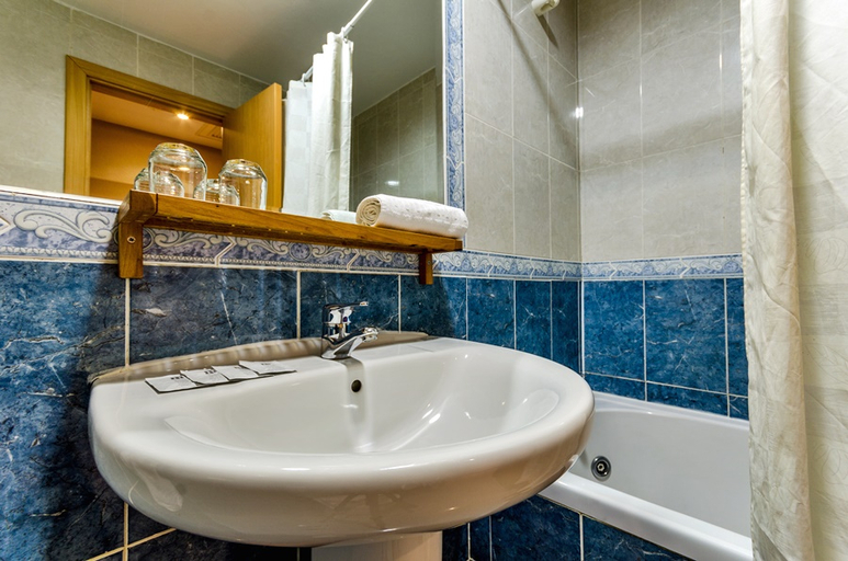 Bathroom, Valdemoro, Madrid