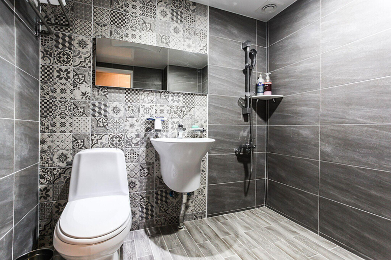 Bathroom 5, Donghae King, Donghae