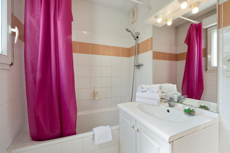 Bathroom 4, Appart’City Classic Dijon – Toison D’or, Côte-d'Or