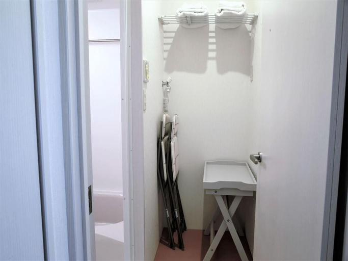 Bathroom 3, Numero Uno Tokyo, Ōta