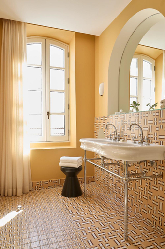 Bathroom 2, Hotel Le Nord-Pinus, Bouches-du-Rhône