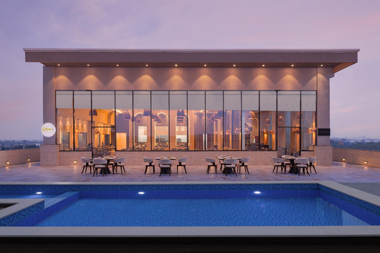 Swimming pool, Essentia Luxury Hotel and Convention, Nagpur