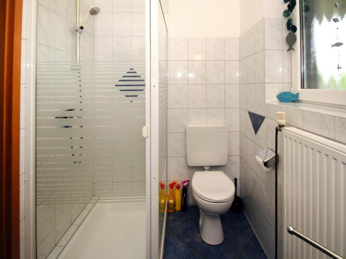 Bathroom 3, Ferienwohnung Kapitanskajute in Dornumersiel, Aurich