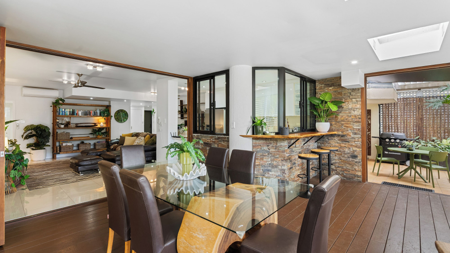 Food & Drinks, Luxury Pool Side Apartment in Beachfront Resort, Cairns