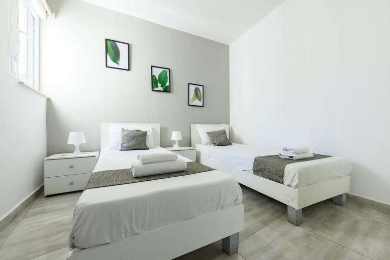 Bedroom 2, F5 Room 2, Private Room two single beds shared bathroom in shared Flat