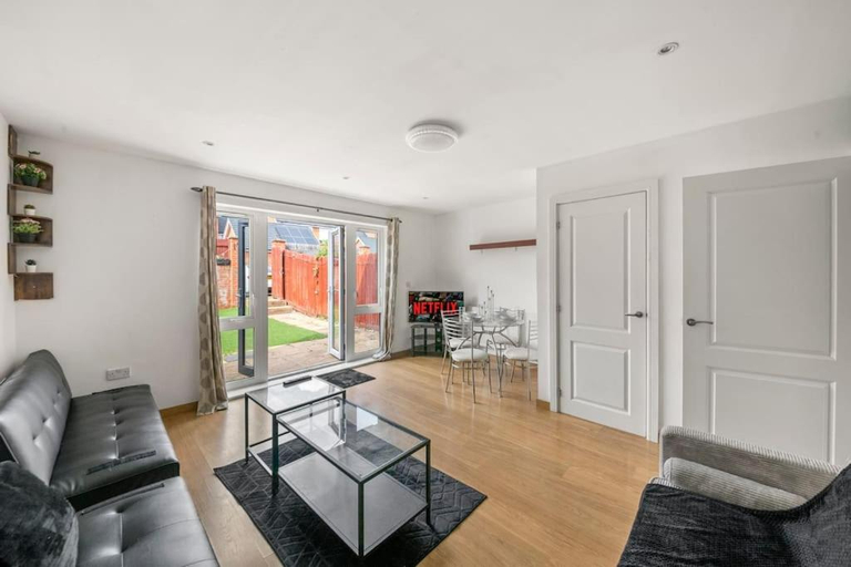 Facilities 2, Contractor|Business|Family|Parking In Reading, Wokingham