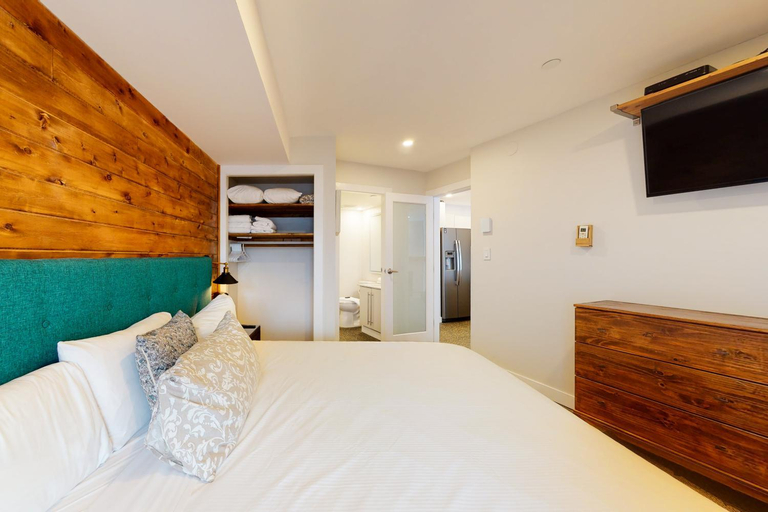 Bedroom 2, Marketplace Lodge, Squamish-Lillooet
