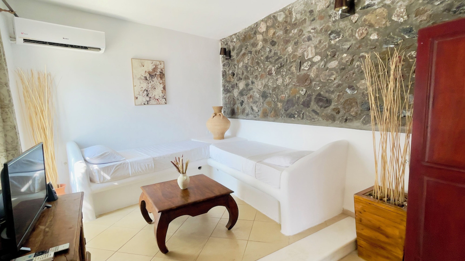 Bathroom 5, Loucas On The Cliff, South Aegean