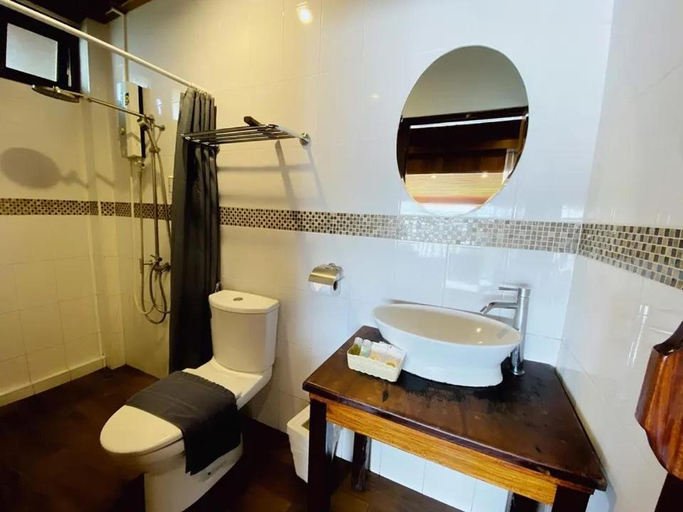 Bathroom, Baansupichaya Hotel, Chiang Khan