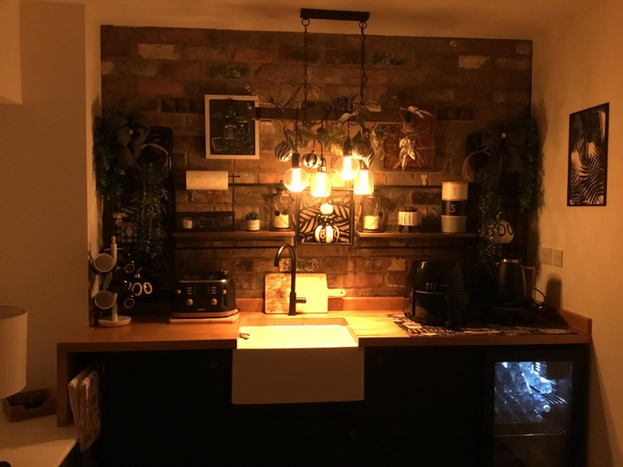 Food & Drinks 3, The Coachmans Cottage, Wirral