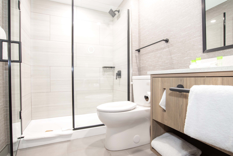 Bathroom 4, Sandman Hotel & Suites Regina, Division No. 6