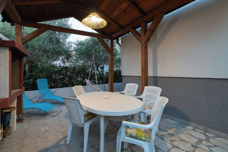 Others 5, Apartments Pere, Povljane